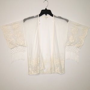 Monteau boho ivory lace kimono size S
